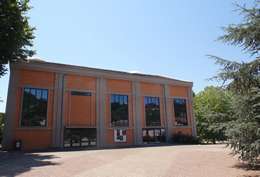 Salle d'Accueil, vue du parvis