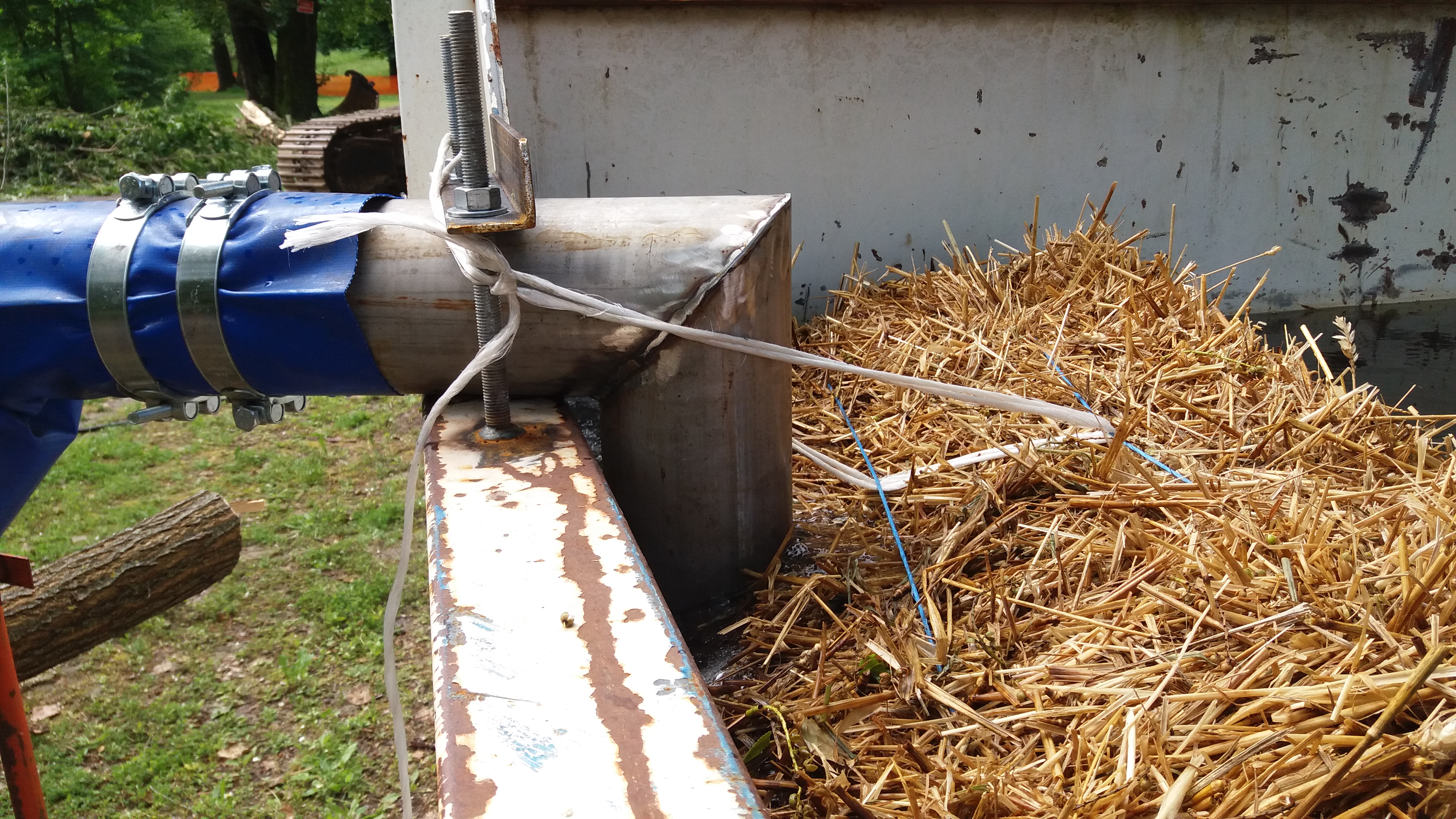 L'eau arrive dans le bac de décantation